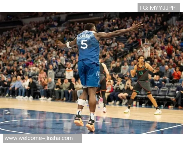 感恩节期间埃奇库姆社媒直播训练展现球员拼搏精神